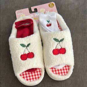 Handcraft Luna mell w luxe Cherry Slippers XL (9.5-10.5) & 2 pair Socks (5-10)